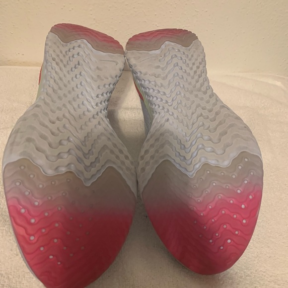 COPY - Nike EPIC Flyknit Running Shoes - Great Condition - Picture 6 of 7